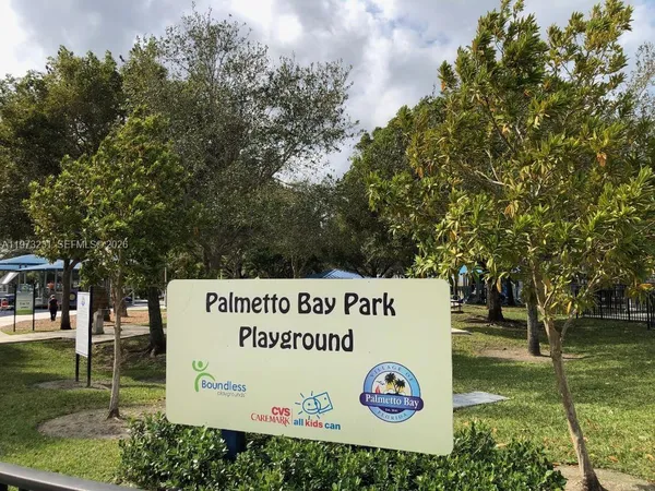 a view of a dinning table and chairs in the patio