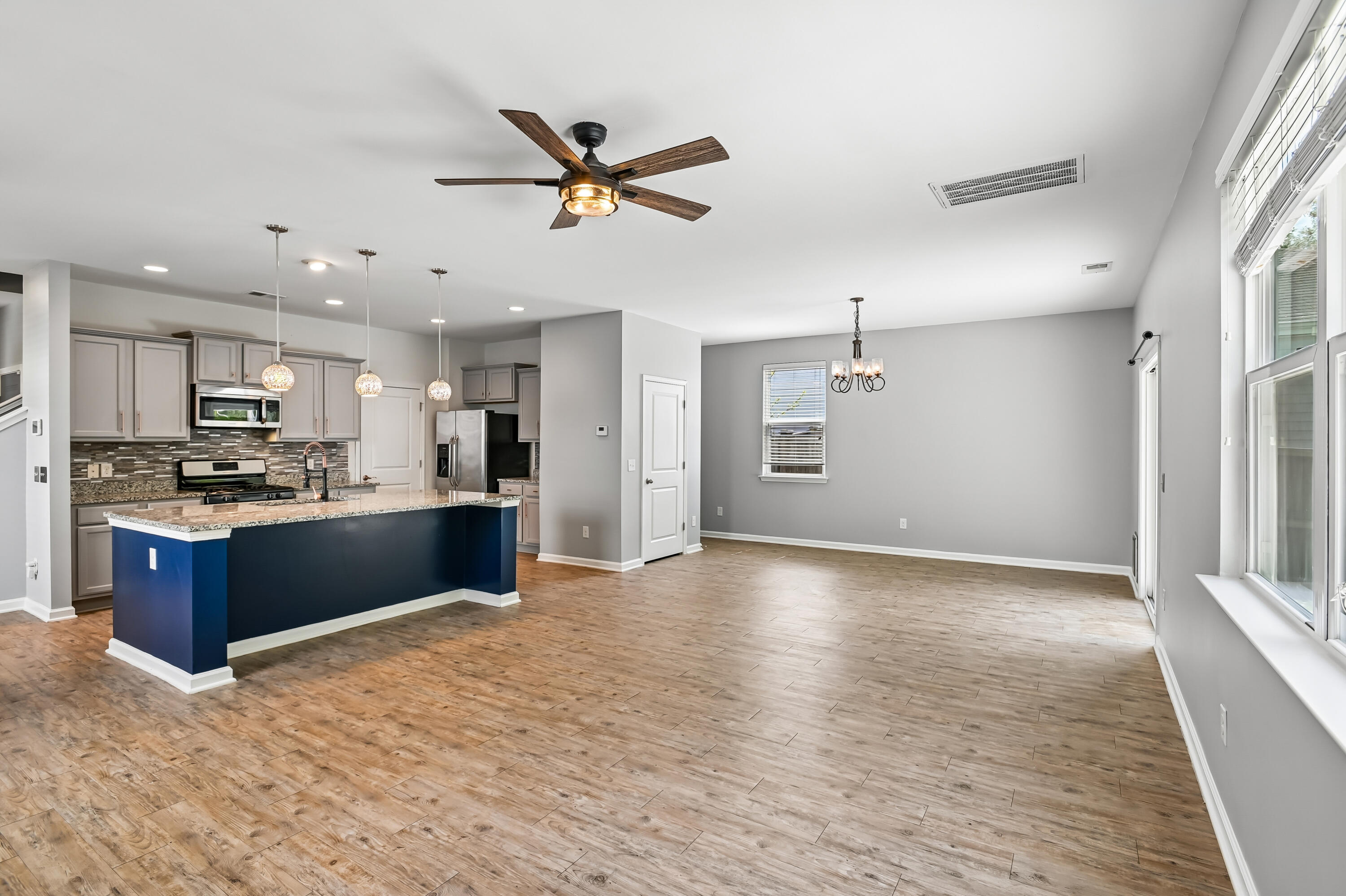 9831 Seed Street Ladson, SC 29456 - Photo 7 of 34 10-Living_Room