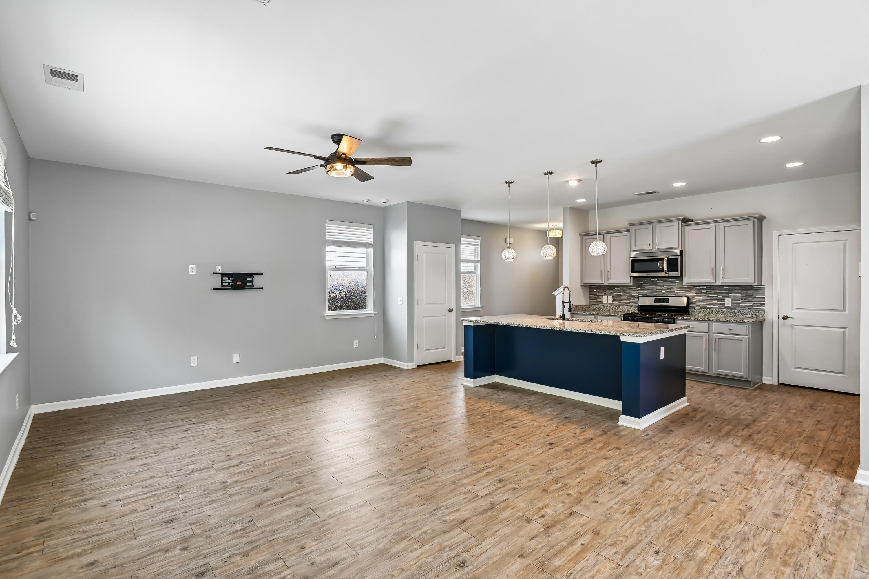 9831 Seed Street Ladson, SC 29456 - Photo 8 of 34 11-Living_Room
