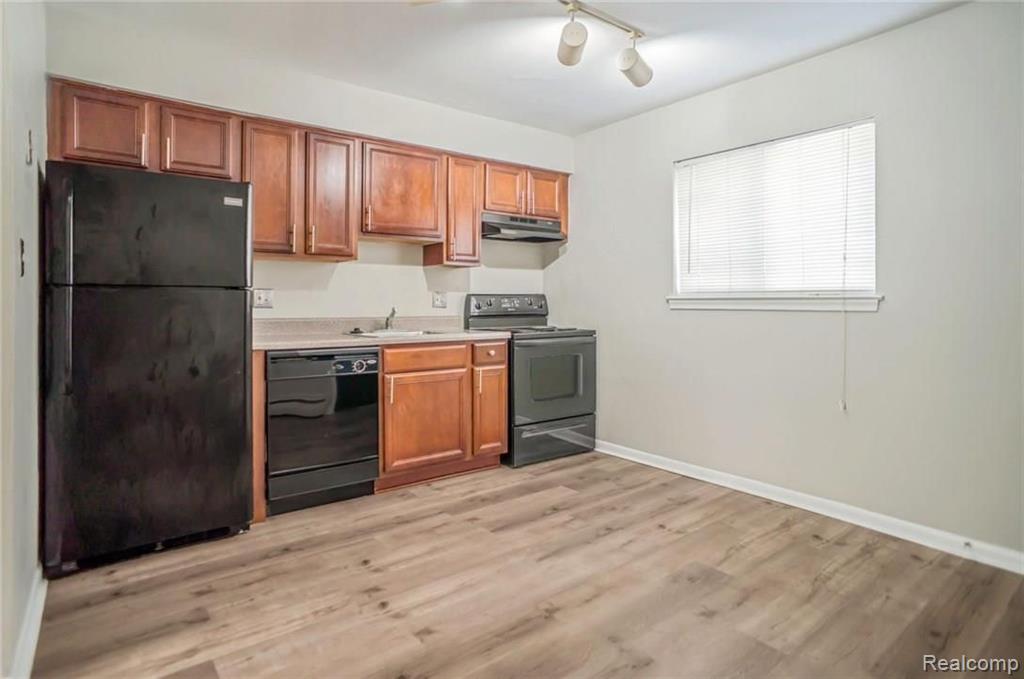 629 West Maple Road, Unit 6299 Clawson, MI 48017 - Photo 5 of 23