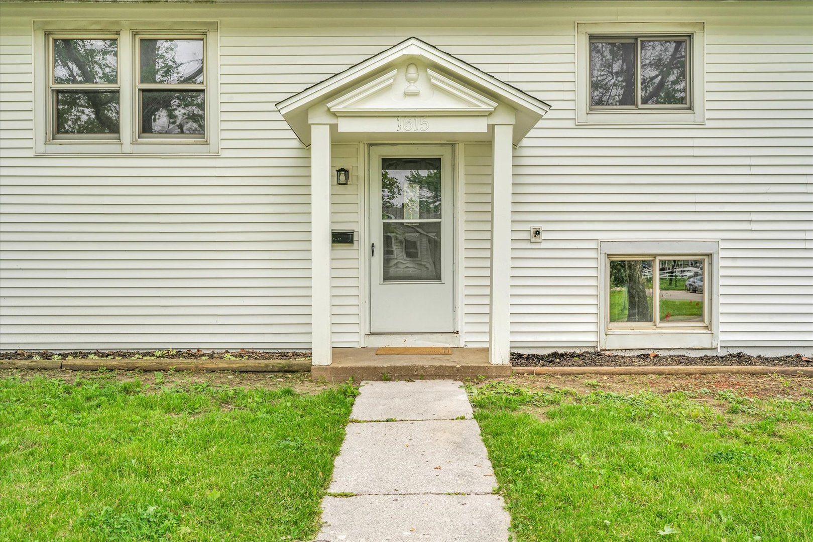 1615 Sheffield Road Champaign, IL 61821 - Photo 4 of 36 Gallery Image 4