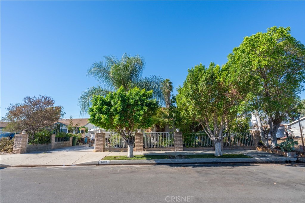 9021 Oneida Avenue Sun Valley, CA 91352 - Photo 28 of 36 a house view with a garden space