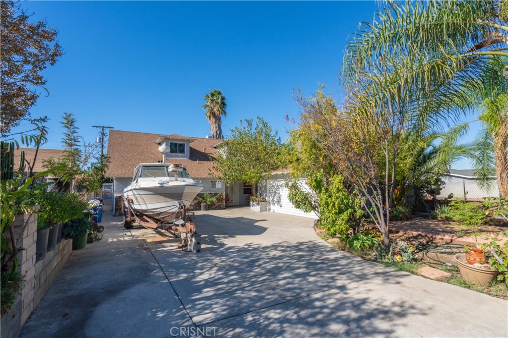 9021 Oneida Avenue Sun Valley, CA 91352 - Photo 29 of 36 a view of a backyard with sitting area