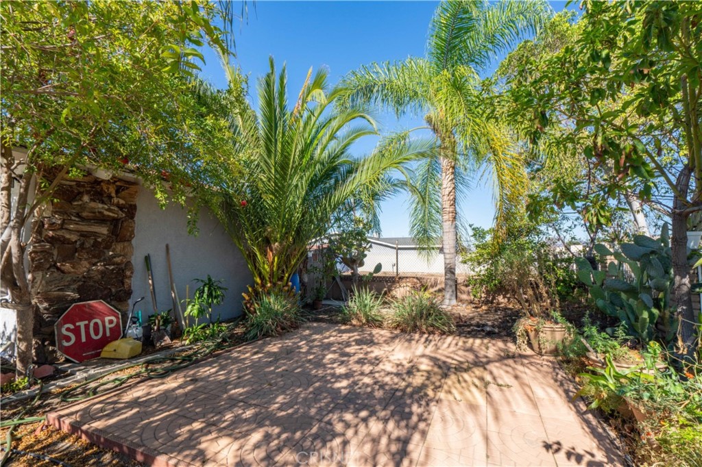 9021 Oneida Avenue Sun Valley, CA 91352 - Photo 30 of 36 a view of a back yard of the house