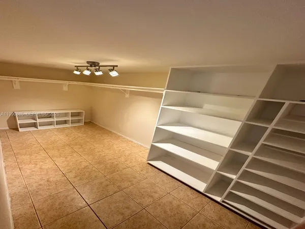 $2,700 | 6039 Collins Avenue, Unit PH10, Miami Beach, FL 33140