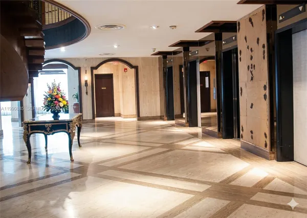 $2,700 | 6039 Collins Avenue, Unit PH10, Miami Beach, FL 33140