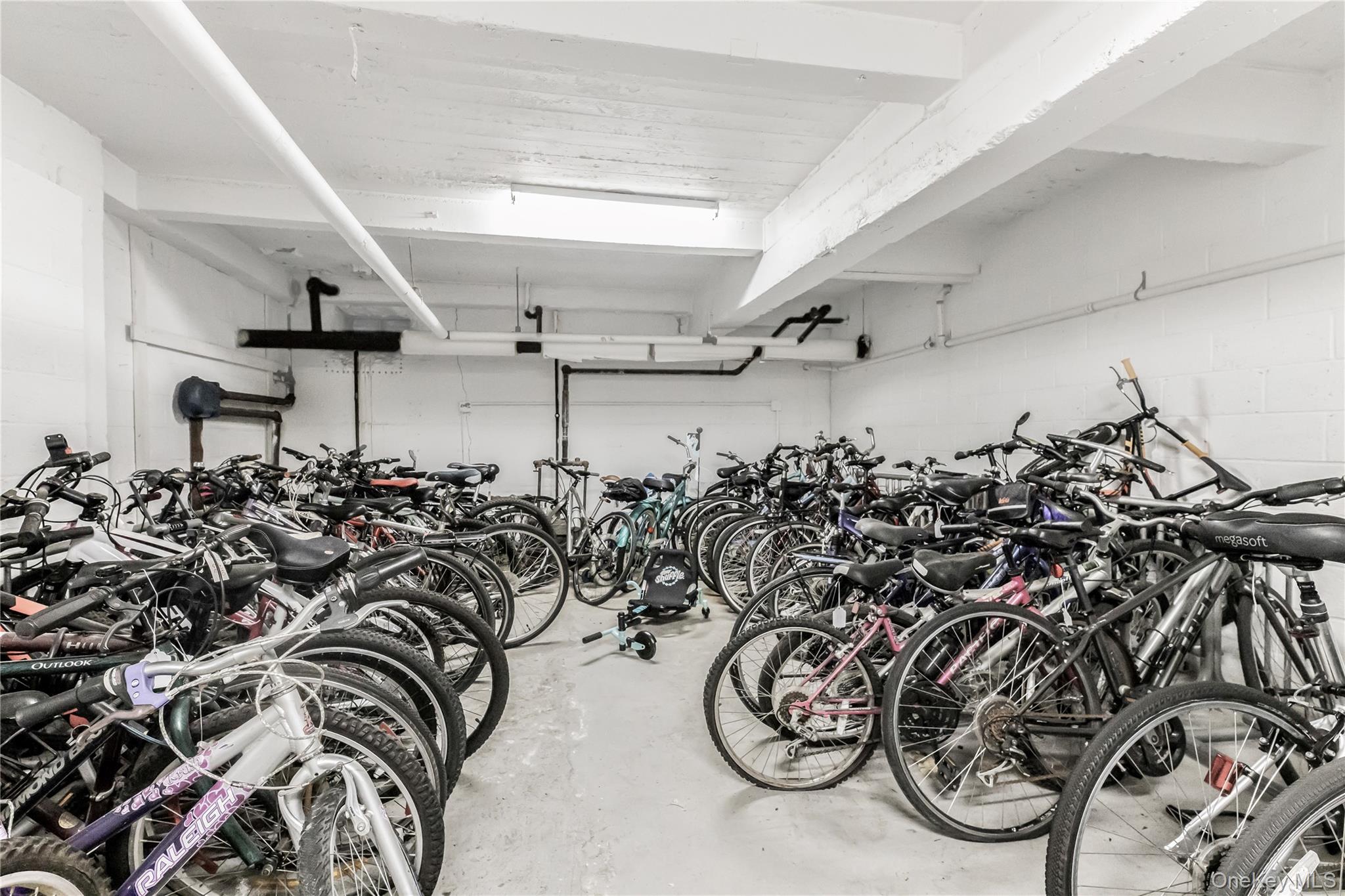 640 Pelham Road, Unit 3L New Rochelle, NY 10805 - Photo 16 of 20 a group of bicycles are parked