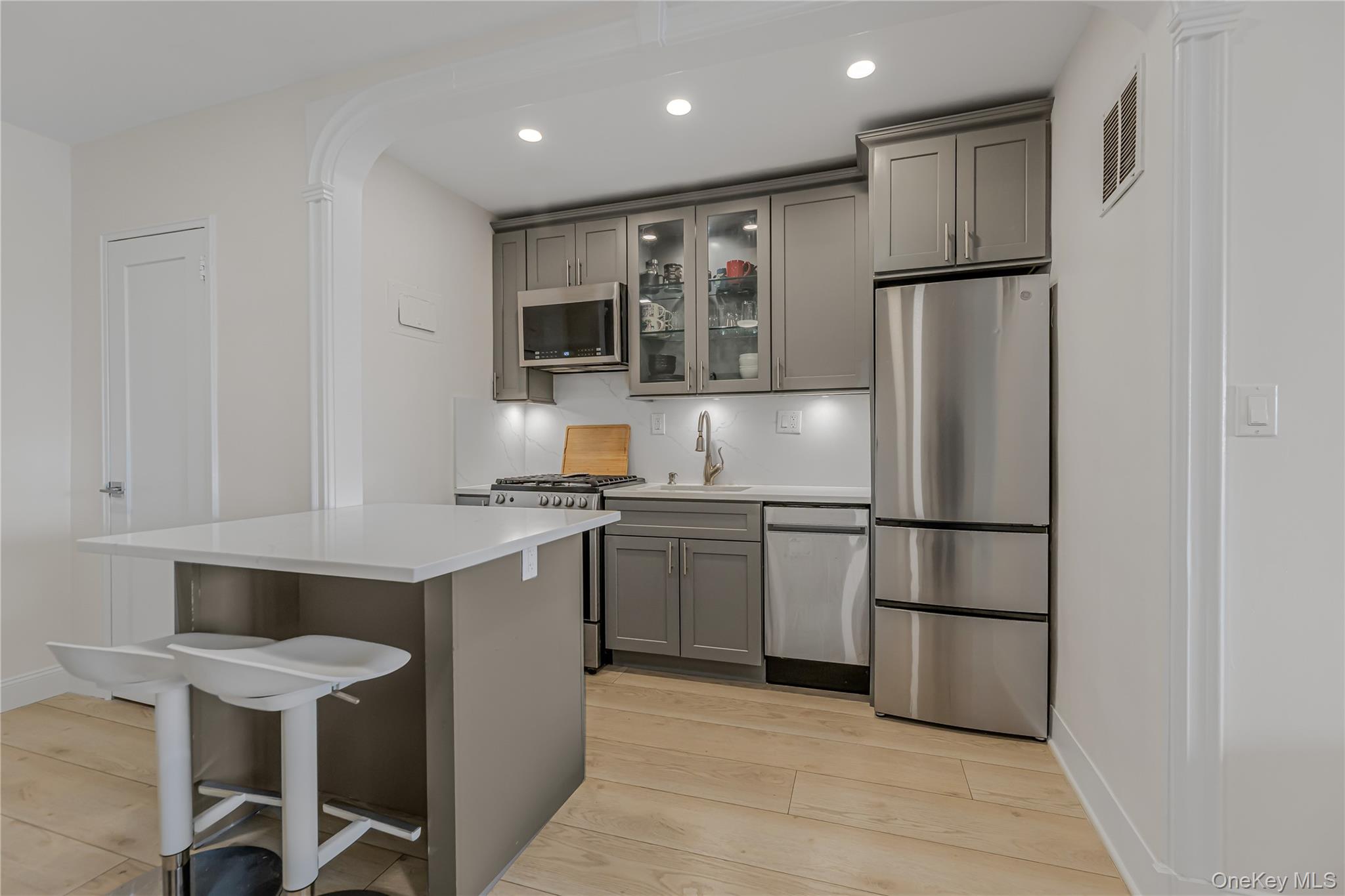 640 Pelham Road, Unit 3L New Rochelle, NY 10805 - Photo 3 of 20 a kitchen with a refrigerator and a sink