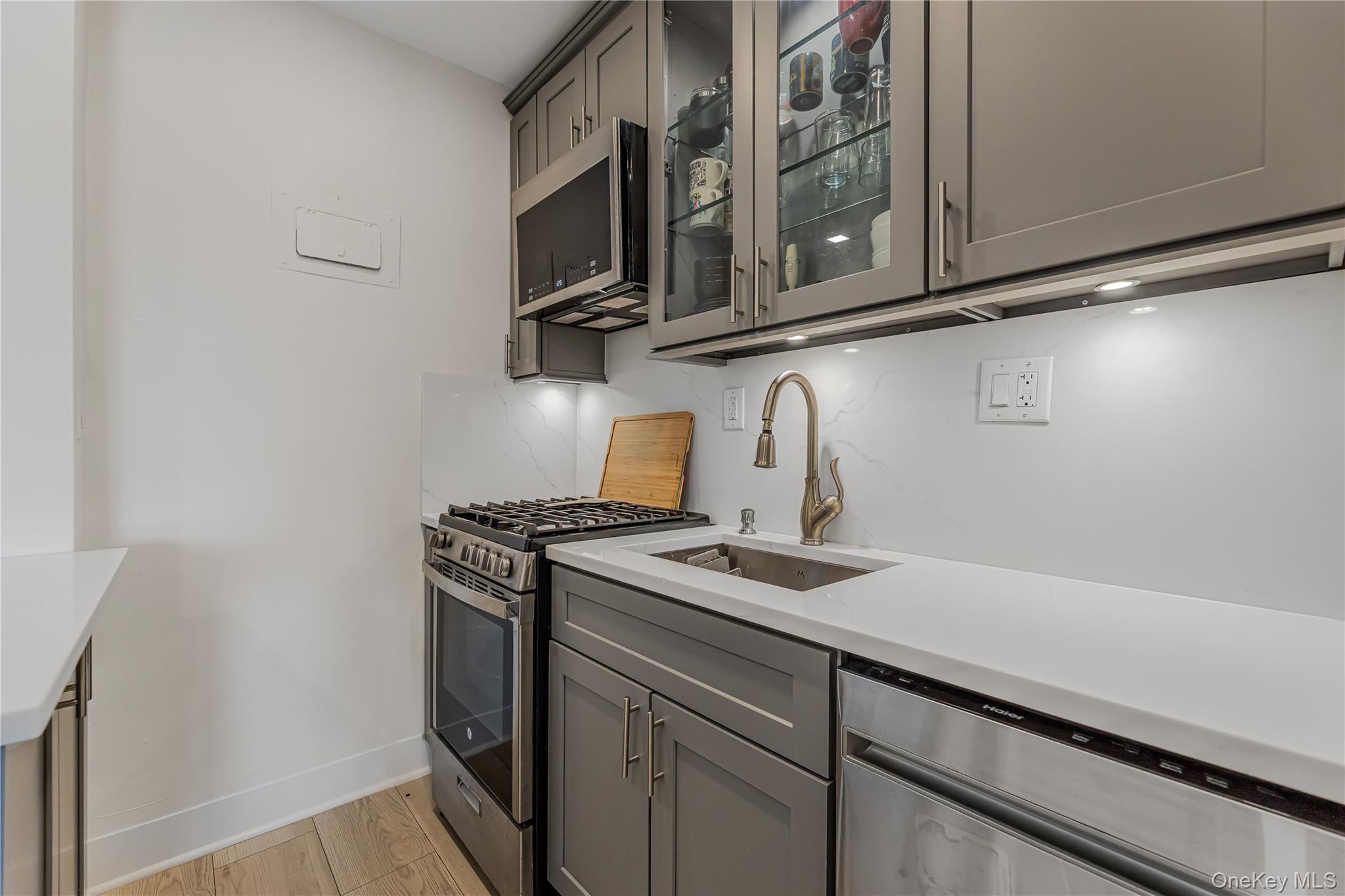 640 Pelham Road, Unit 3L New Rochelle, NY 10805 - Photo 4 of 20 a kitchen with stainless steel appliances granite countertop a sink stove and microwave