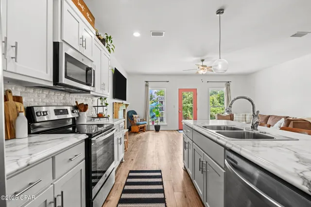 $2,200 | 406 Raven Lane, Panama City, FL 32404