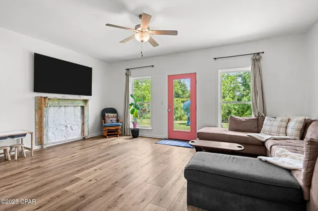 $2,200 | 406 Raven Lane, Panama City, FL 32404