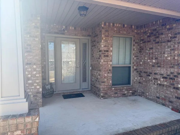 a view of empty room with window