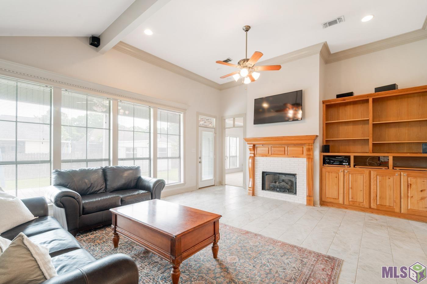 9185 Rue De Fluer Denham Springs, LA 70706 - Photo 3 of 19