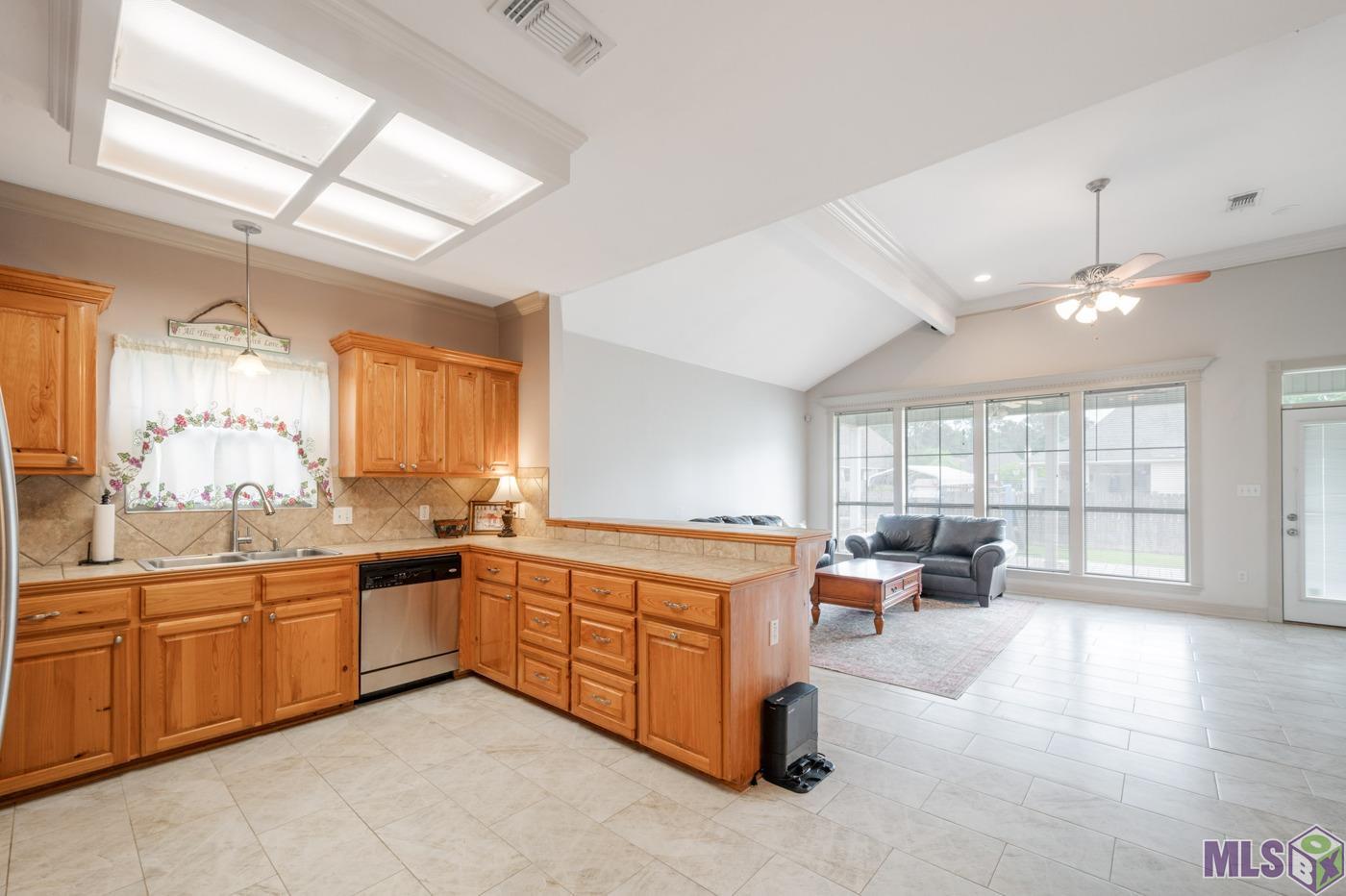 9185 Rue De Fluer Denham Springs, LA 70706 - Photo 7 of 19