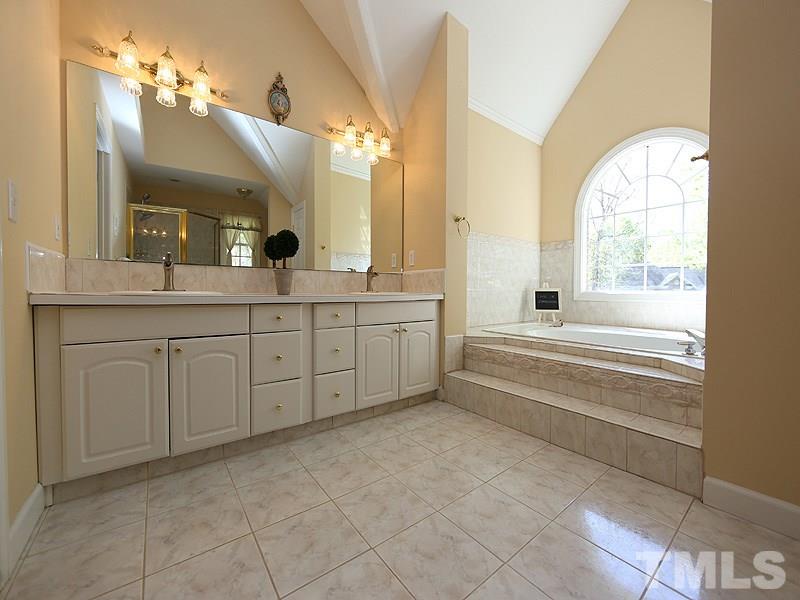 12409 Glenlivet Way Raleigh, NC 27613 - Photo 7 of 12 Gallery Image 7