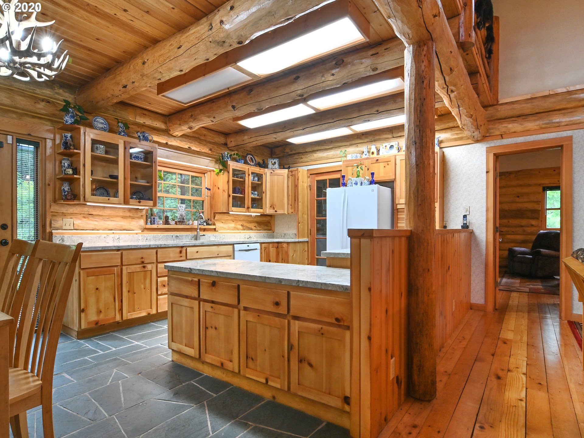 35405 Black Canyon Road Springfield, OR 97478 - Photo 12 of 32