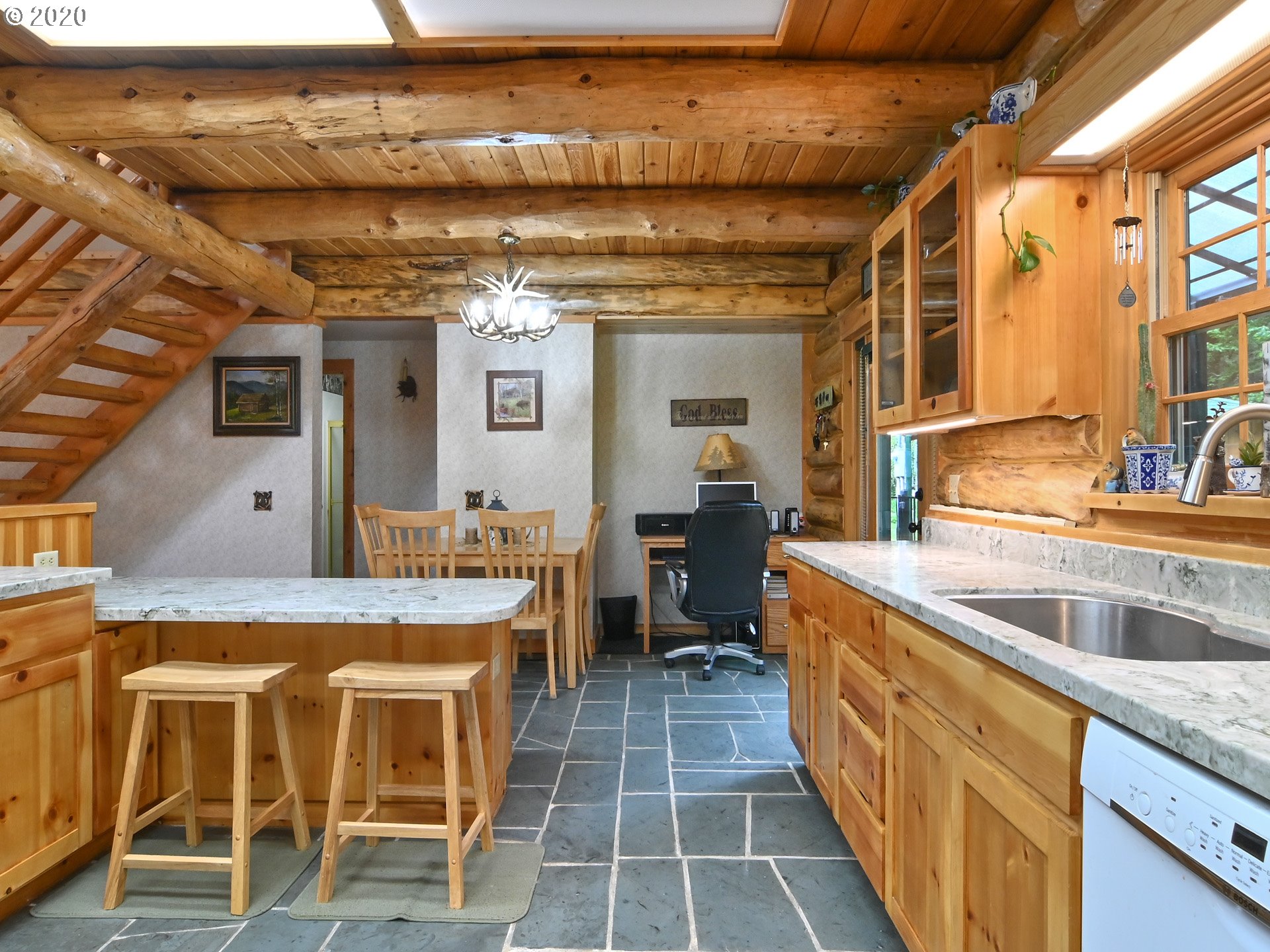 35405 Black Canyon Road Springfield, OR 97478 - Photo 15 of 32