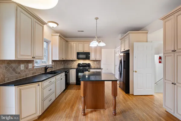 $619,000 | 6 Killens Pond Court, Newark, DE 19711