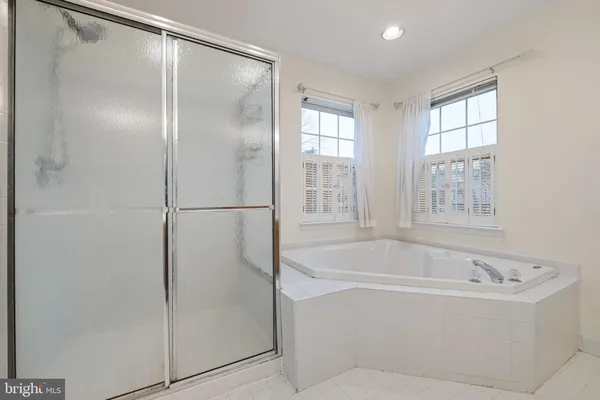 $619,000 | 6 Killens Pond Court, Newark, DE 19711