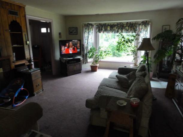 812 Lewiston Road Topsham, ME 04086 - Photo 5 of 14 Living Room.