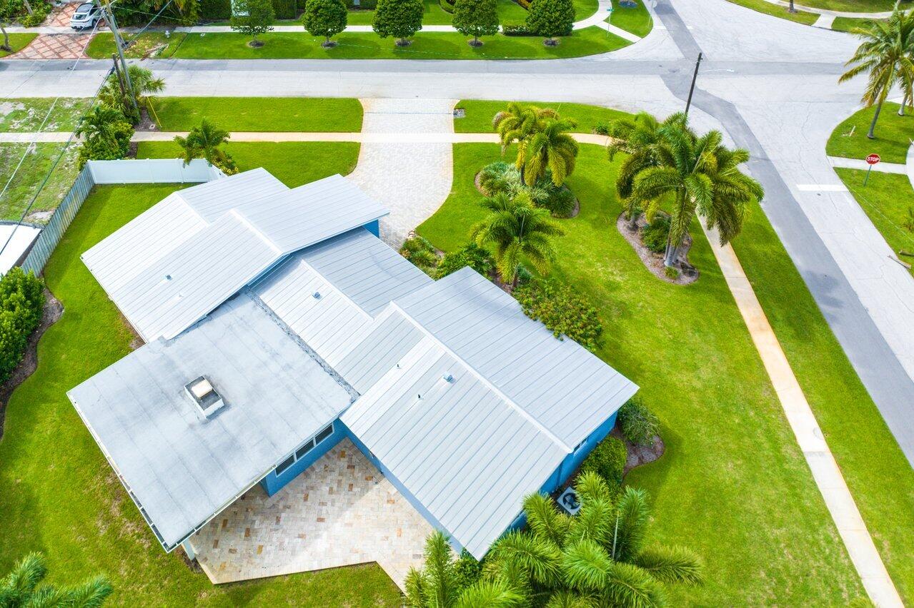 400 Northeast 5th Street Boca Raton, FL 33432 - Photo 33 of 44 Galvalume Metal Roof