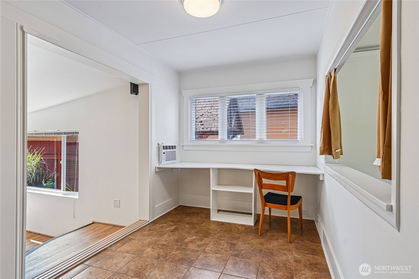 5017 Southwest Grayson Street Seattle, WA 98116 - Photo 11 of 32 Gallery Image 11