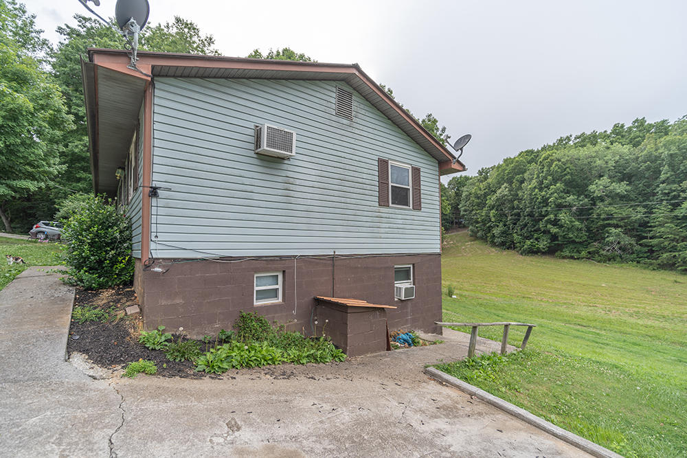 220 Pattie Gap Road Philadelphia, TN 37846 - Photo 3 of 19 photo-23