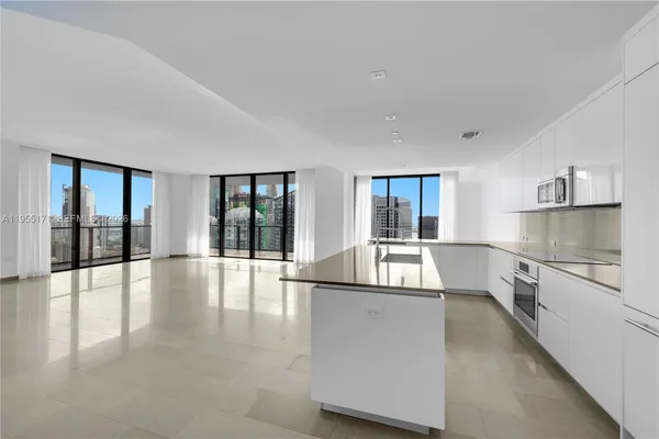 $3,395,000 | 88 Southwest 7th Street, Unit 3711, Miami, FL 33130