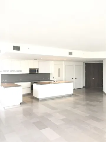 $3,395,000 | 88 Southwest 7th Street, Unit 3711, Miami, FL 33130