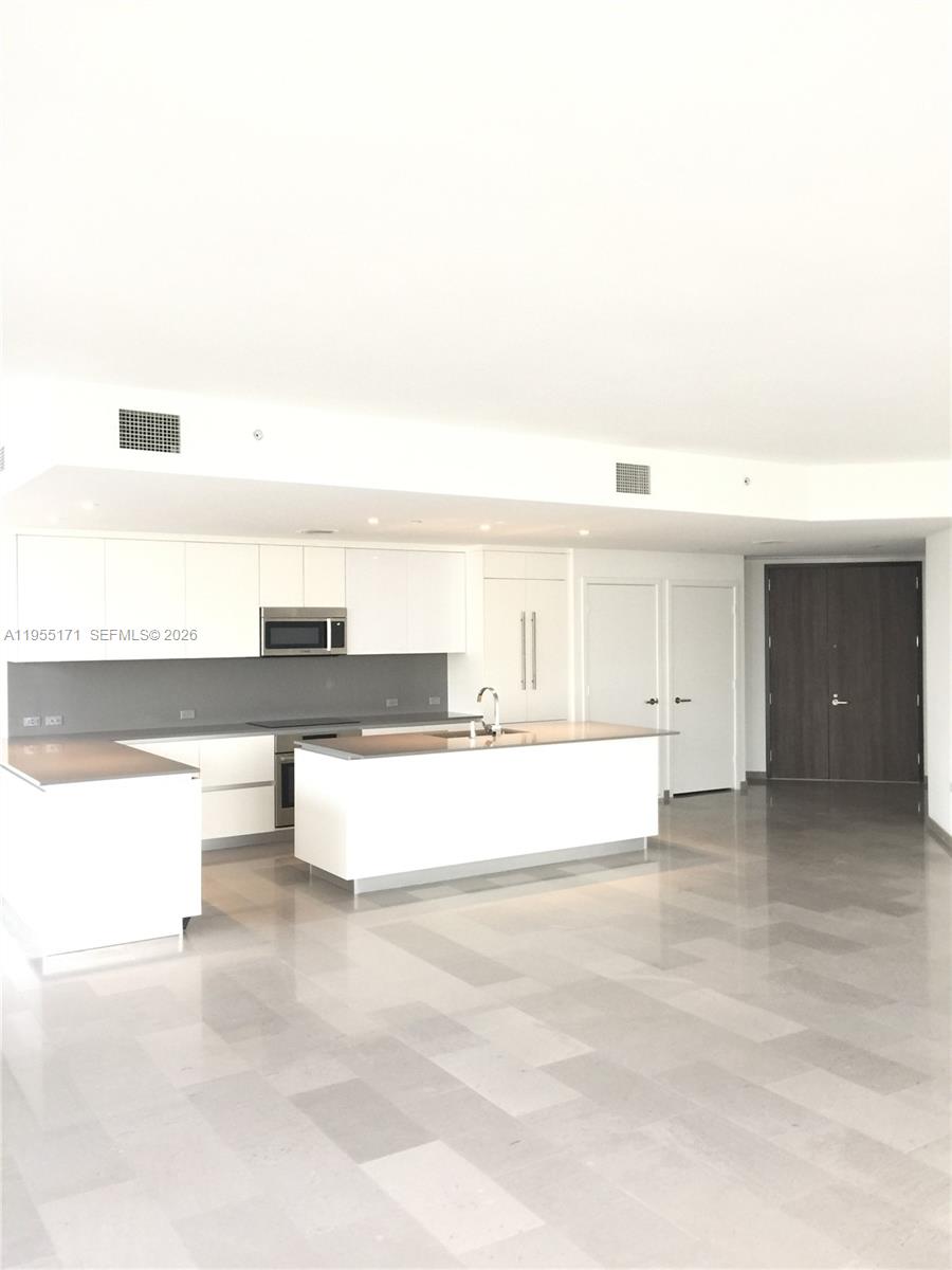 88 Southwest 7th Street, Unit 3711 Miami, FL 33130 - Photo 13 of 25