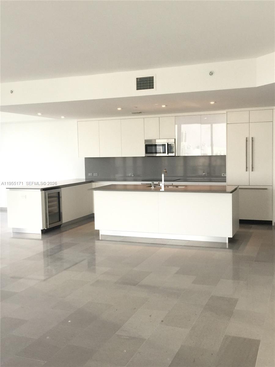 88 Southwest 7th Street, Unit 3711 Miami, FL 33130 - Photo 14 of 25