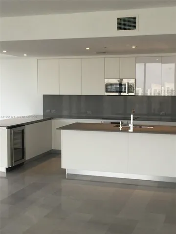 $3,395,000 | 88 Southwest 7th Street, Unit 3711, Miami, FL 33130