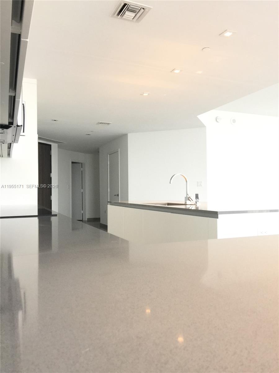 88 Southwest 7th Street, Unit 3711 Miami, FL 33130 - Photo 17 of 25