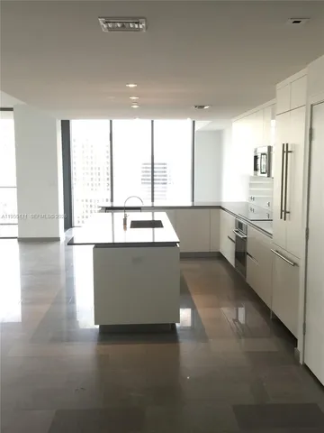 $3,395,000 | 88 Southwest 7th Street, Unit 3711, Miami, FL 33130