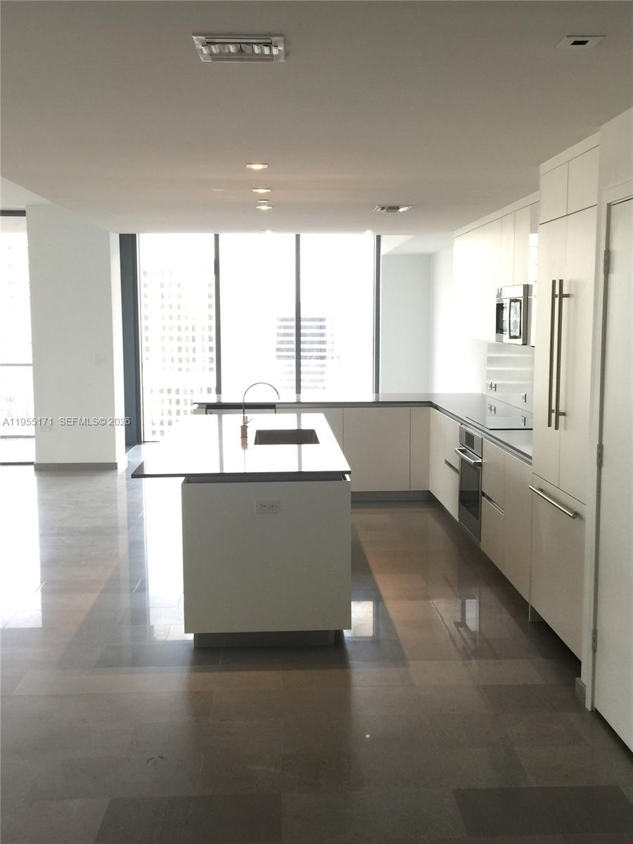 88 Southwest 7th Street, Unit 3711 Miami, FL 33130 - Photo 18 of 25