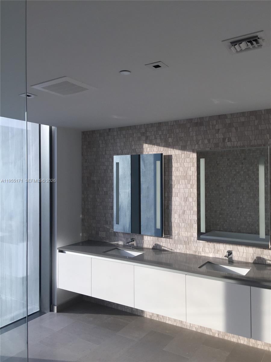 88 Southwest 7th Street, Unit 3711 Miami, FL 33130 - Photo 20 of 25