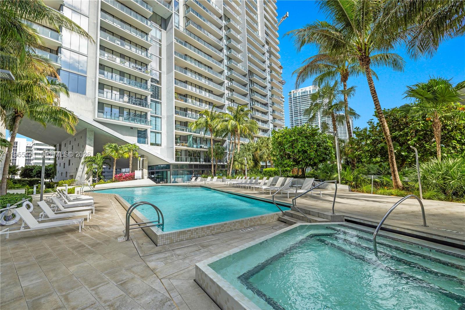 88 Southwest 7th Street, Unit 3711 Miami, FL 33130 - Photo 47 of 47 a view of a backyard with a patio