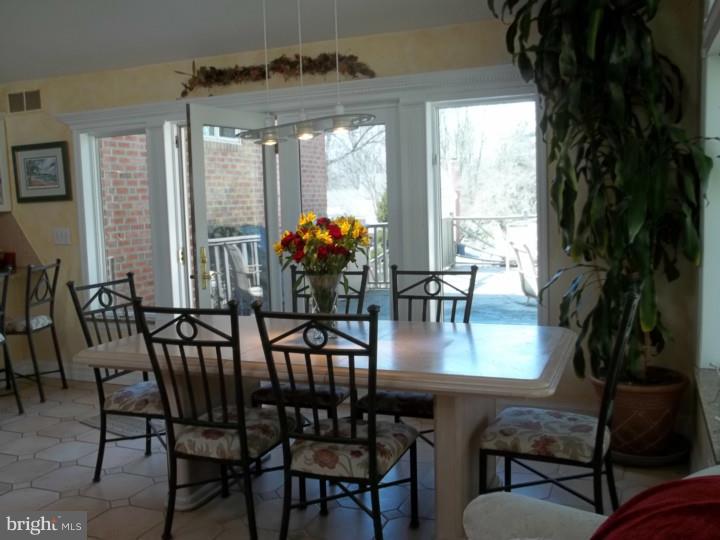 555 Kennerly Road Springfield, PA 19064 - Photo 6 of 18 Kitchen