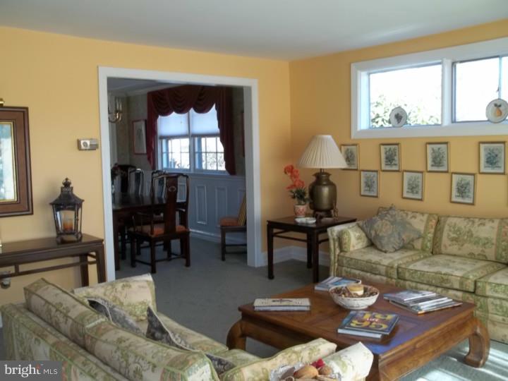 555 Kennerly Road Springfield, PA 19064 - Photo 10 of 18 Living Room