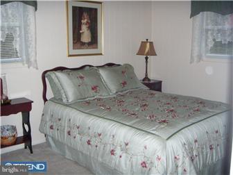 2030 Hemlock Road Norristown, PA 19403 - Photo 8 of 9 Guest Room