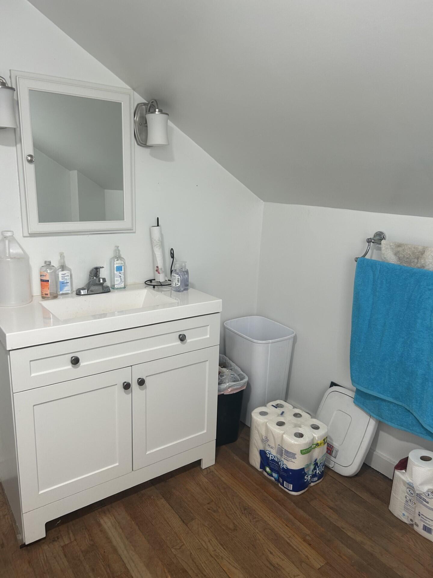 2nd fl bathroom