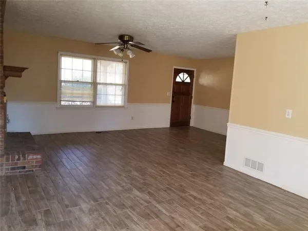 $1,850 | 4561 Braselton Highway, Hoschton, GA 30548