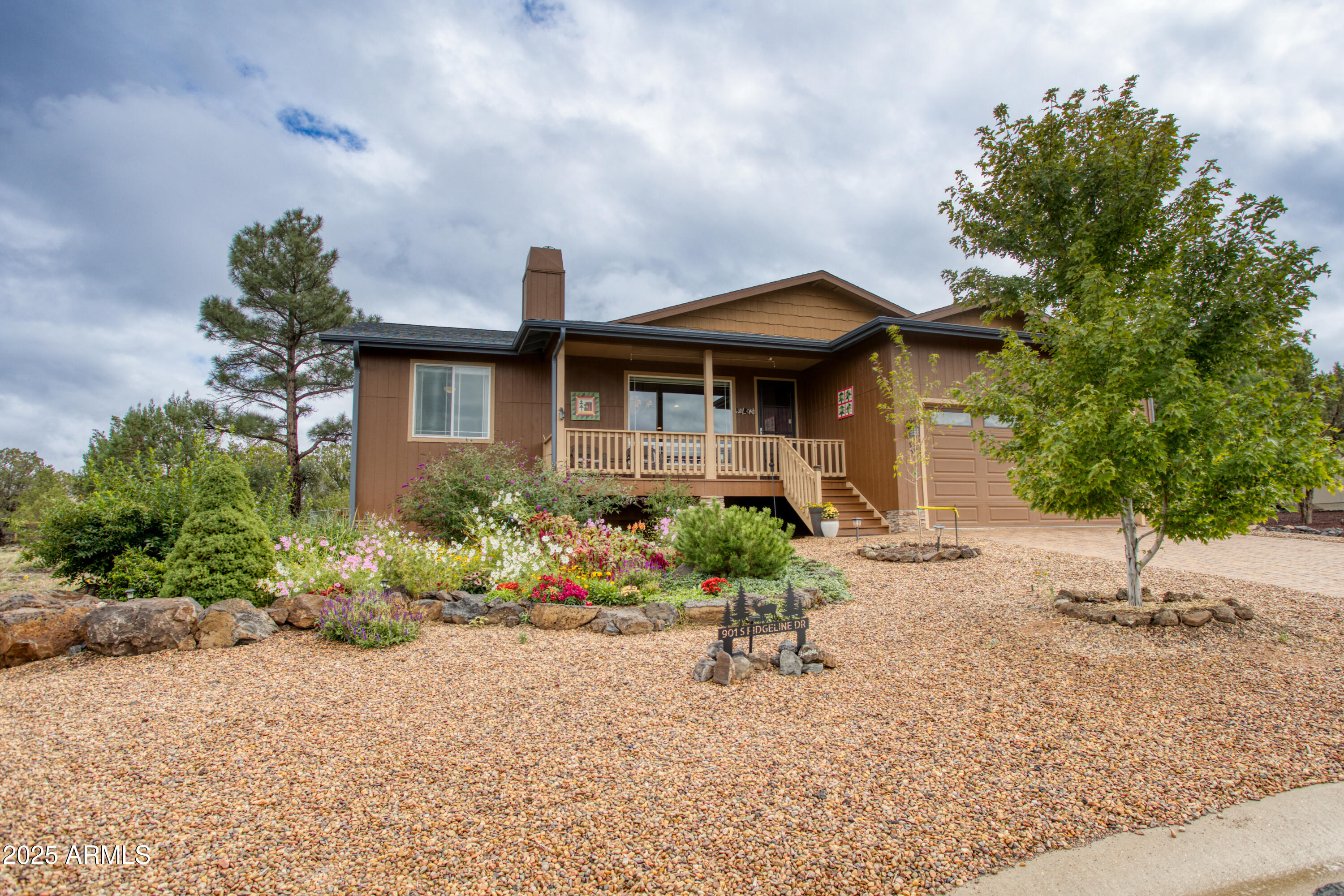 901 South Ridgeline Drive Show Low, AZ 85901 - Photo 2 of 31 a front view of a house with a yard