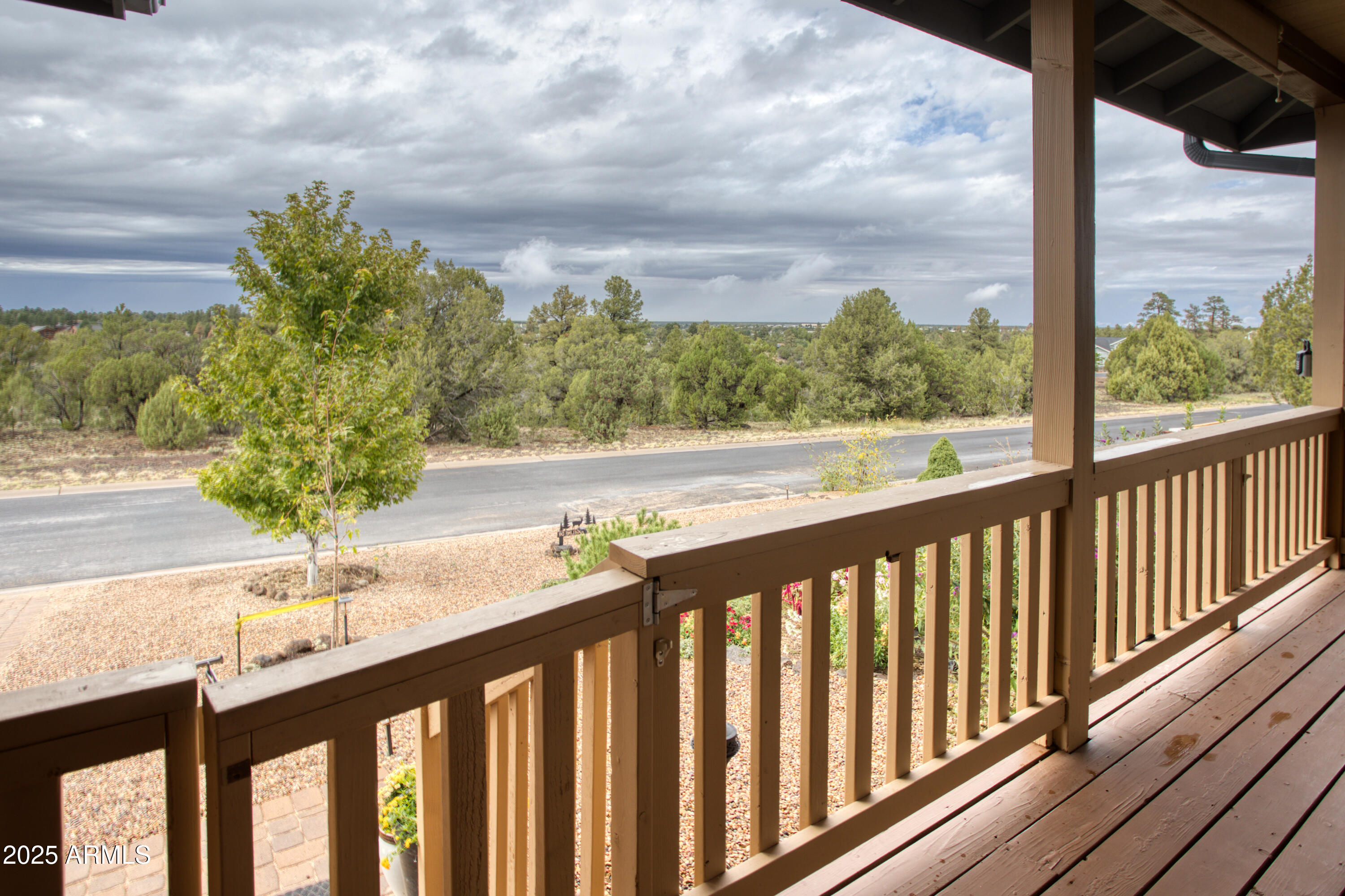 901 South Ridgeline Drive Show Low, AZ 85901 - Photo 23 of 31 a view of a street from a balcony