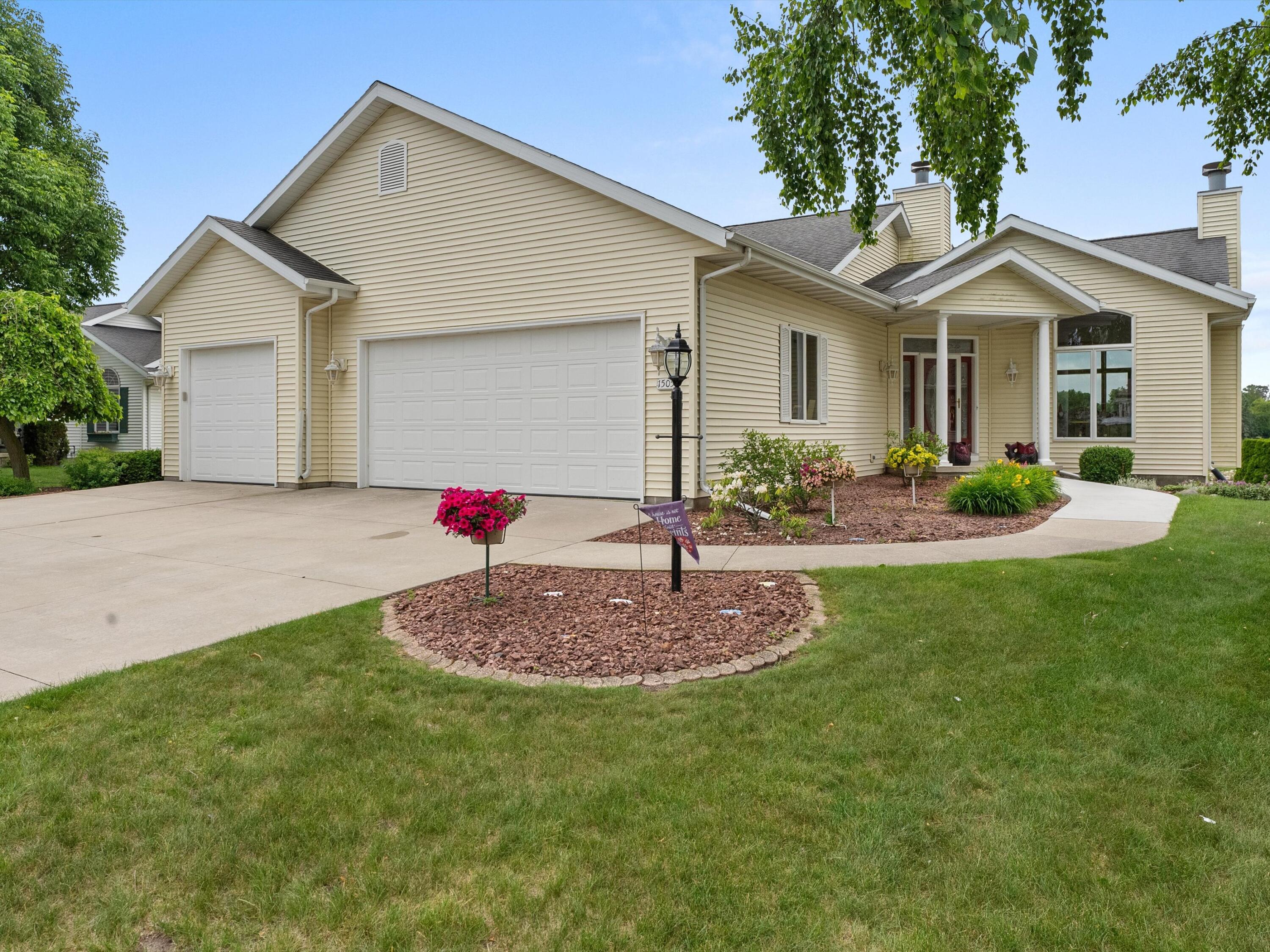 1505 Blue Heron Drive Two Rivers, WI 54241 - Photo 8 of 50 08-08_exterior_001