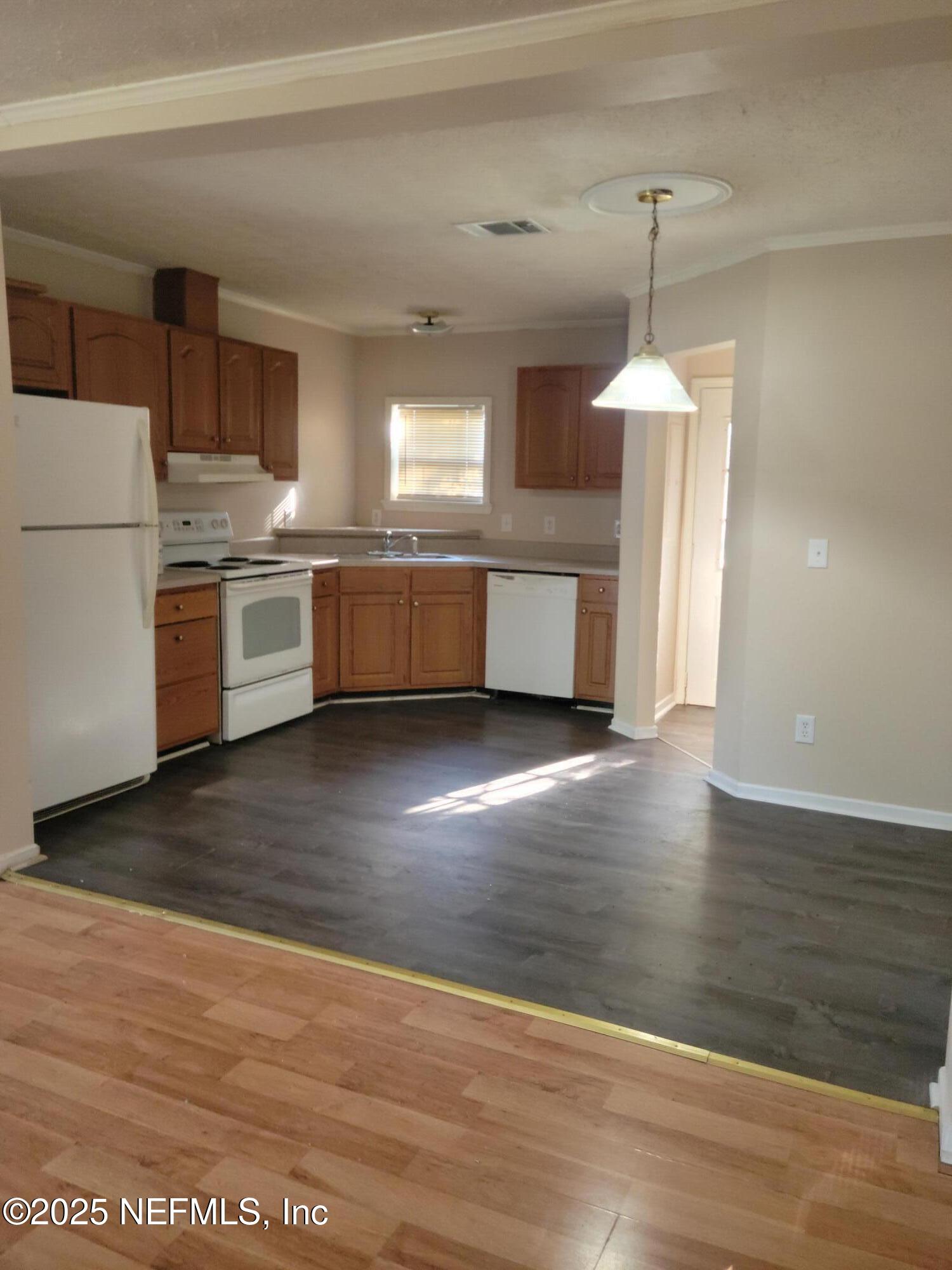 37 Evergreen Avenue, Unit B St. Augustine, FL 32084 - Photo 5 of 15 20230912_092820