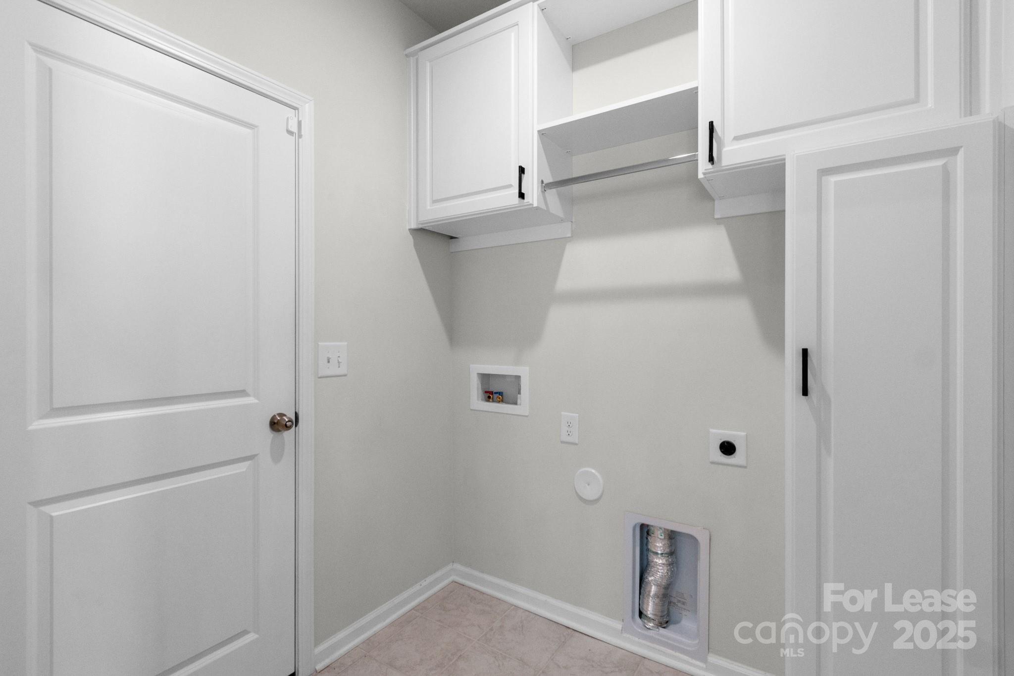 15520 Capps Road Charlotte, NC 28278 - Photo 39 of 48 a bathroom with a shower