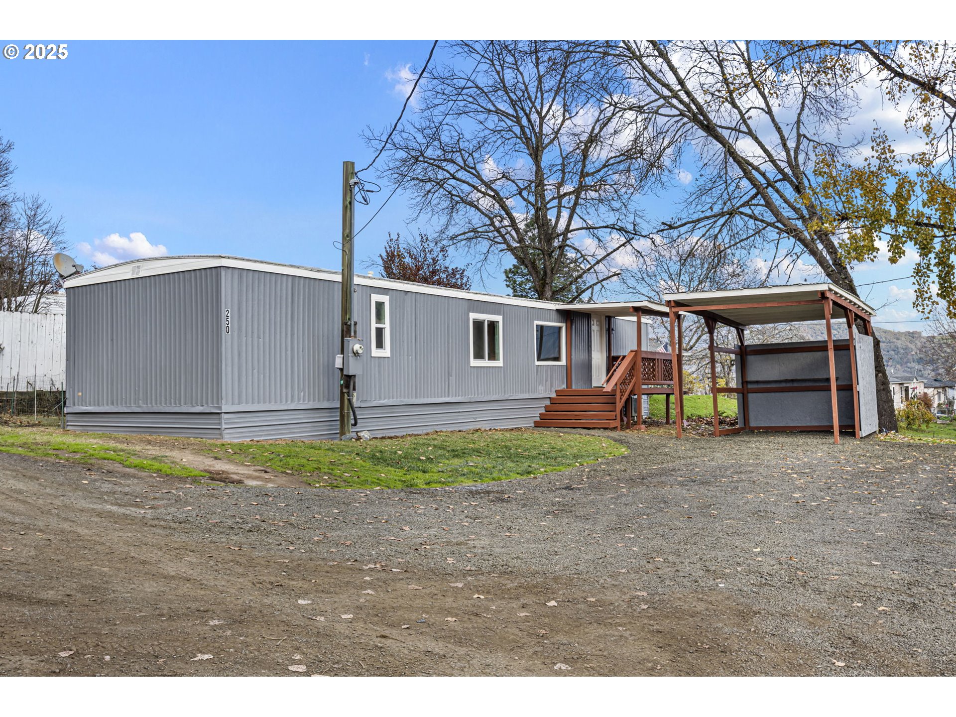 250 Northeast Jorgen Street Winston, OR 97496 - Photo 35 of 36 a backyard of a house
