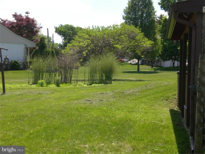157 Inland Road Ivyland, PA 18974 - Photo 22 of 25 Back Yard