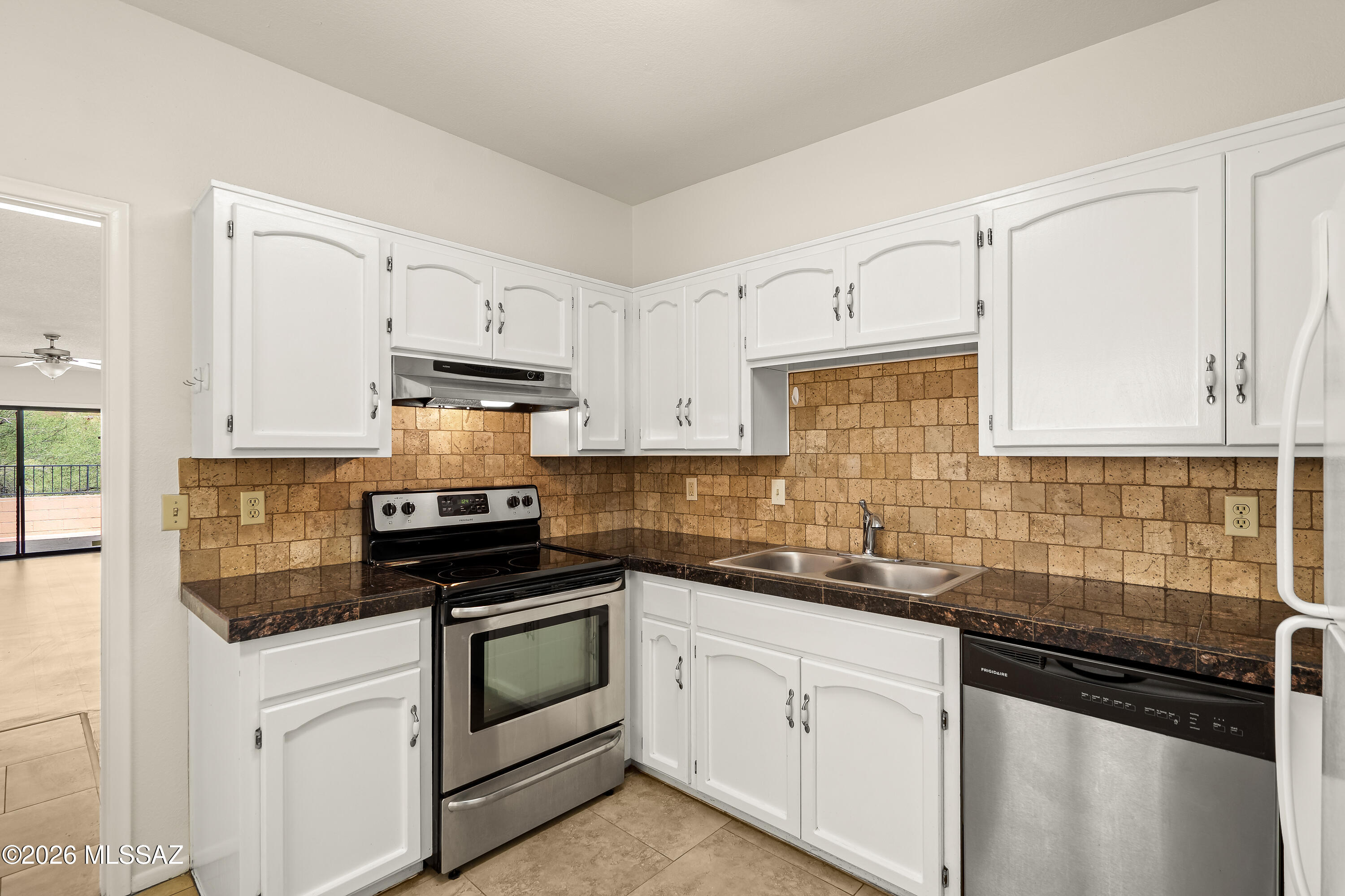 6224 North Rockglen Road Tucson, AZ 85704 - Photo 8 of 26 Kitchen